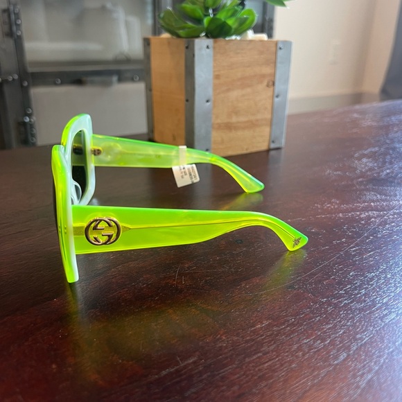Gucci Neon Green Square Sunglasses GG Logo Oversized Designer Frames - Picture 4 of 4